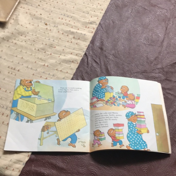 “The Berenstain bears and the messy room” kids softcover book - Picture 8 of 9